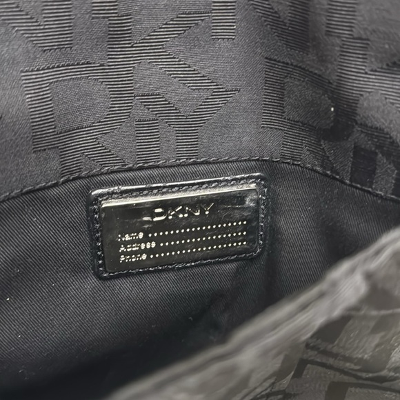 DKNY black monogram webbing crossbody bag in excellent condition - Picture 5 of 8